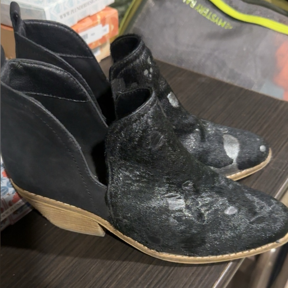 Super cute black Boots